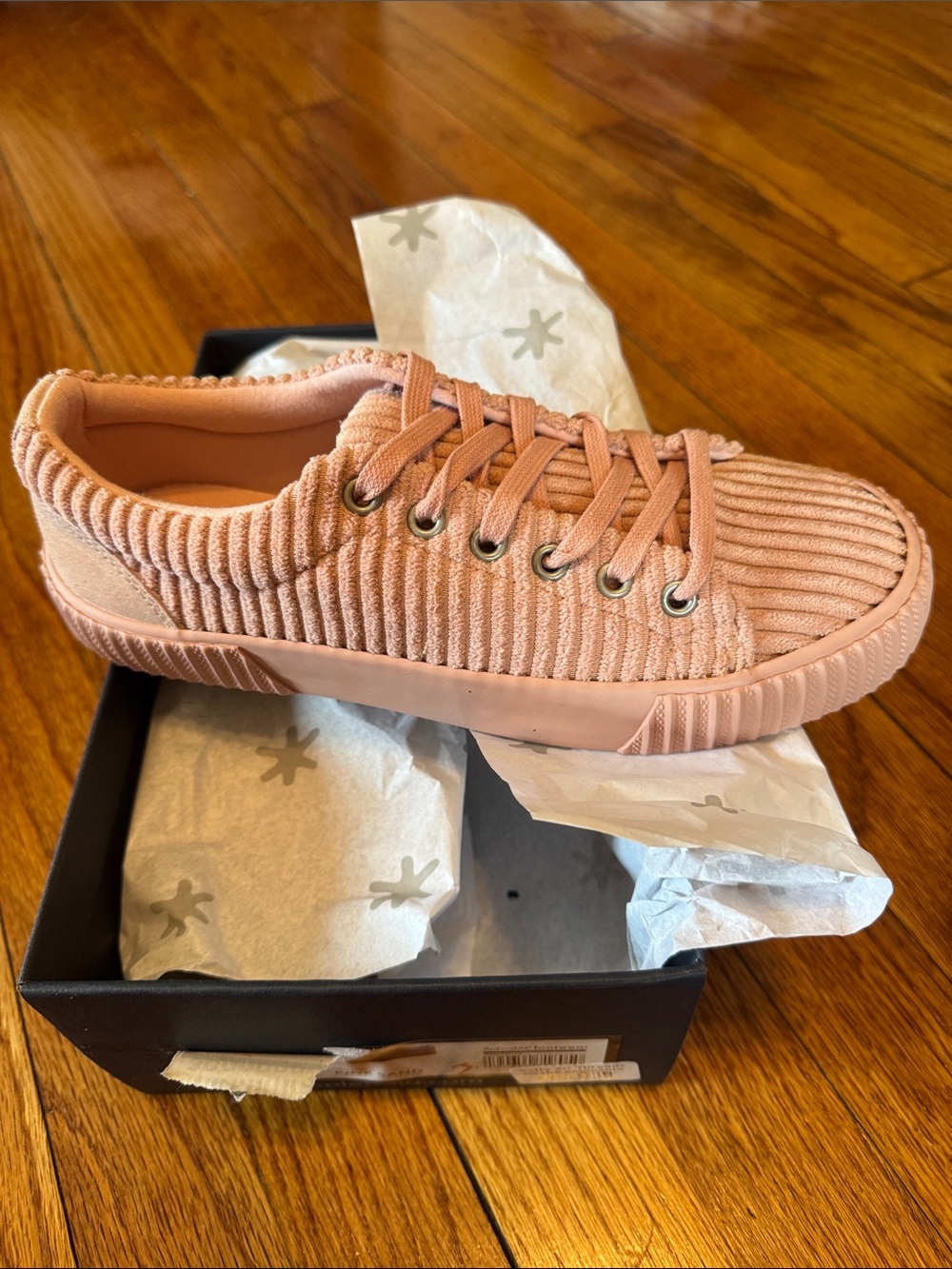 New in Box Splendid Corduroy Lace-Up Sneakers in Blush Pink